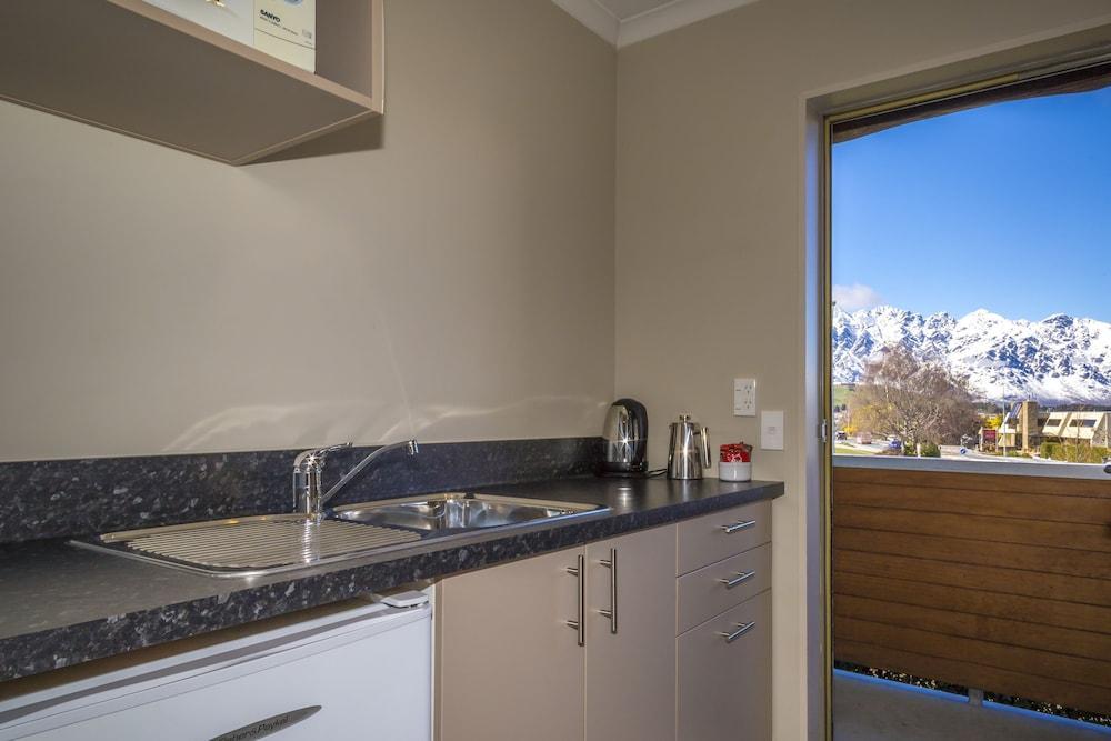 Queenstown Motel Apartments (Adults Only) Exterior photo