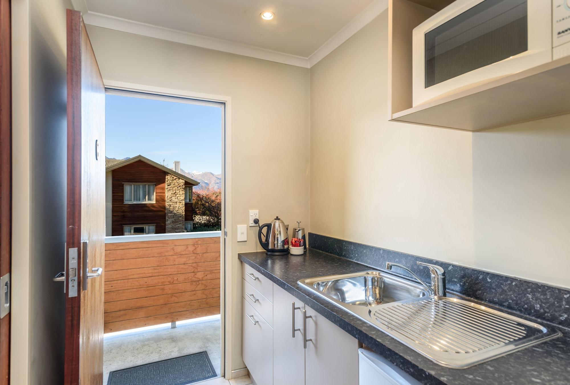 Queenstown Motel Apartments (Adults Only) Exterior photo