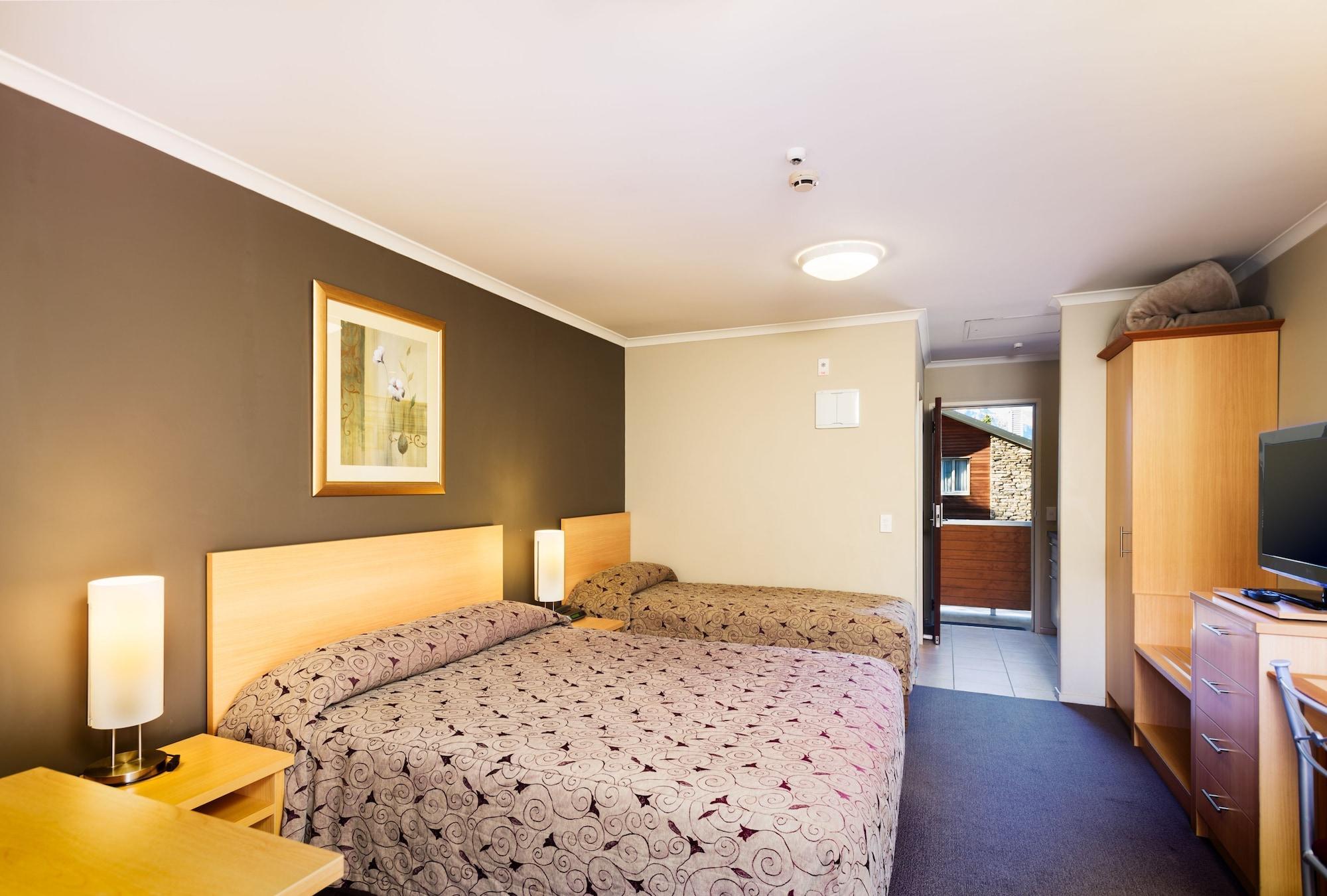 Queenstown Motel Apartments (Adults Only) Exterior photo