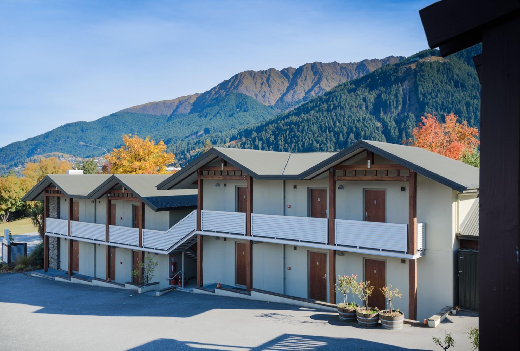 Queenstown Motel Apartments (Adults Only) Exterior photo