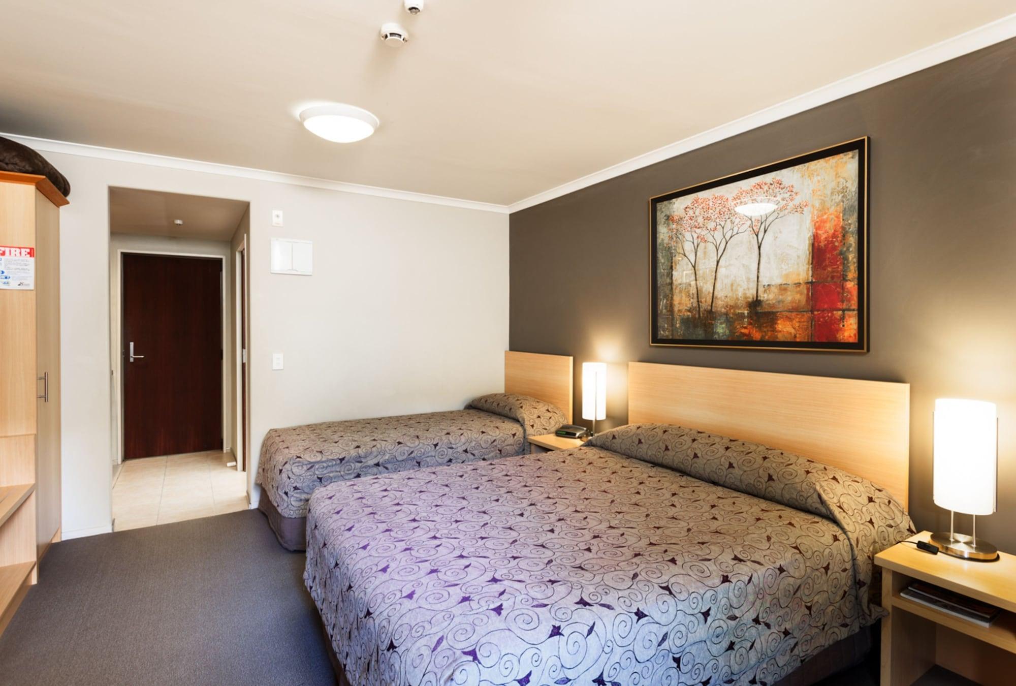Queenstown Motel Apartments (Adults Only) Exterior photo
