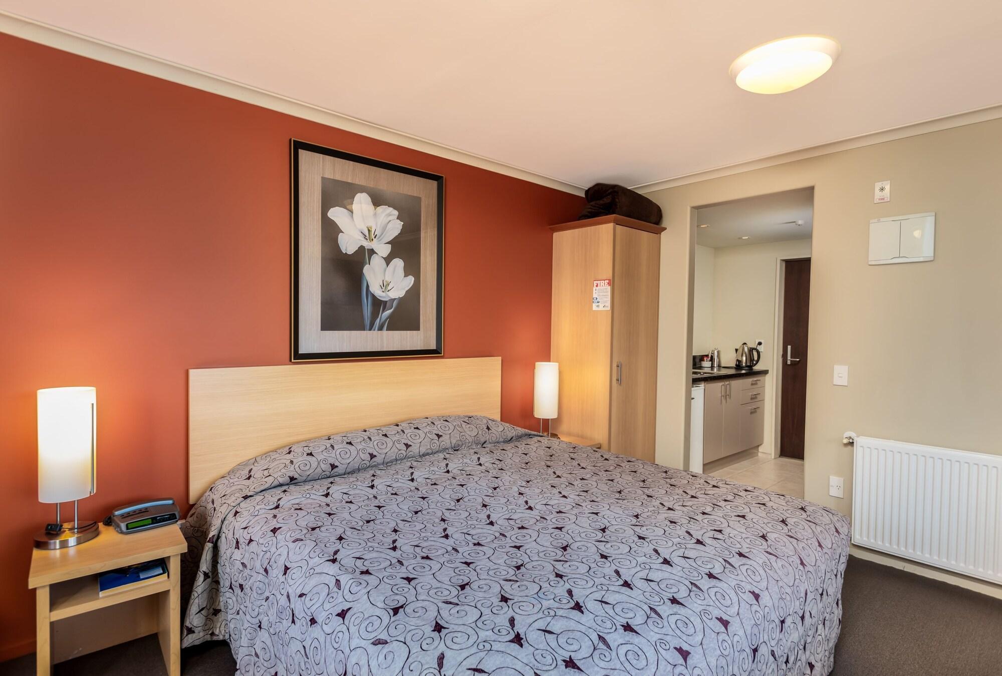 Queenstown Motel Apartments (Adults Only) Exterior photo
