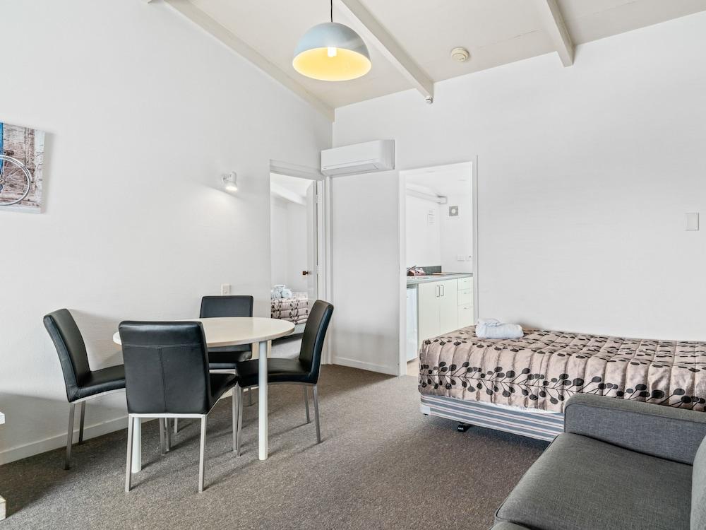 Queenstown Motel Apartments (Adults Only) Exterior photo