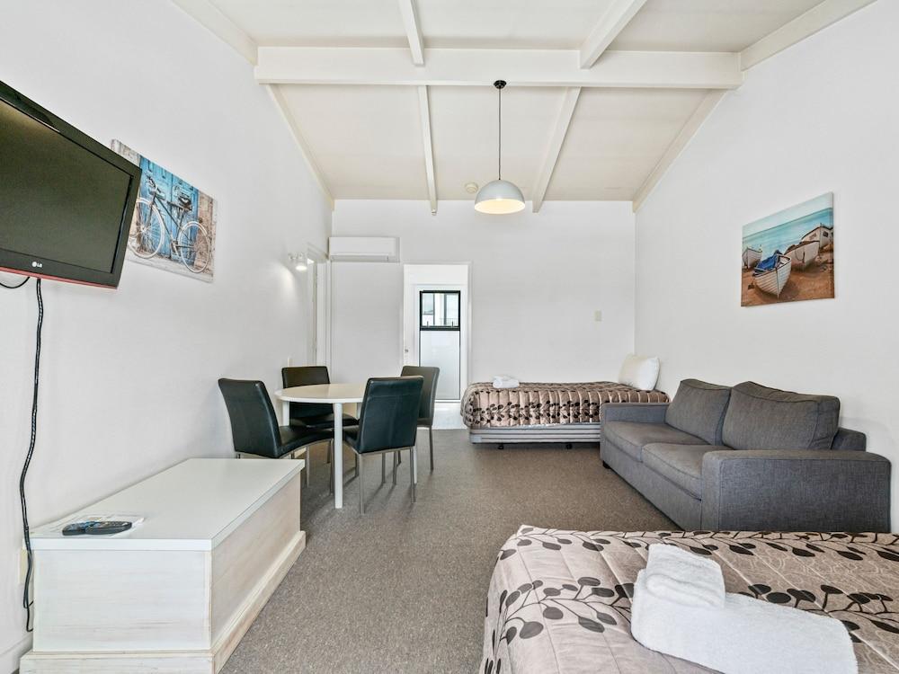 Queenstown Motel Apartments (Adults Only) Exterior photo