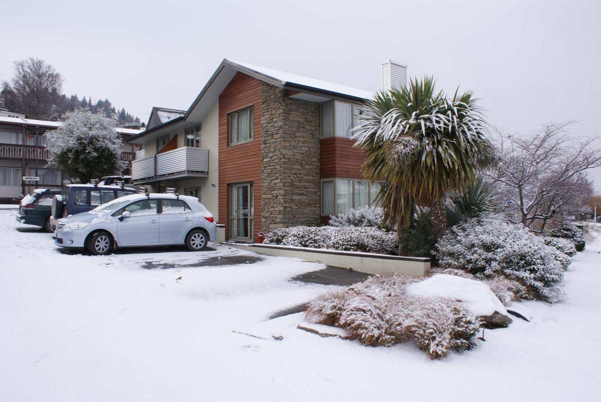 Queenstown Motel Apartments (Adults Only) Exterior photo