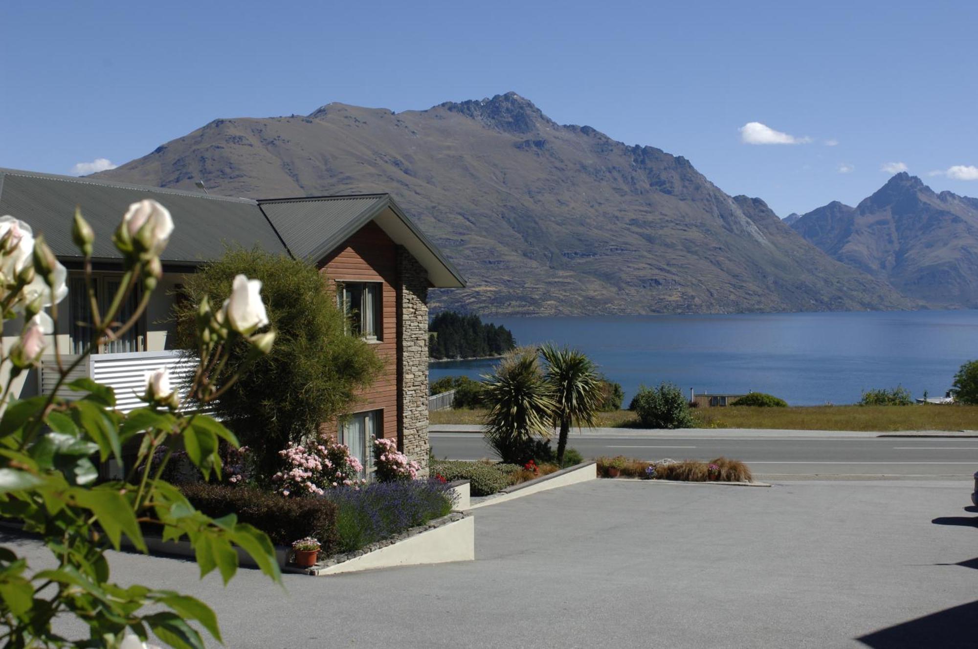 Queenstown Motel Apartments (Adults Only) Exterior photo