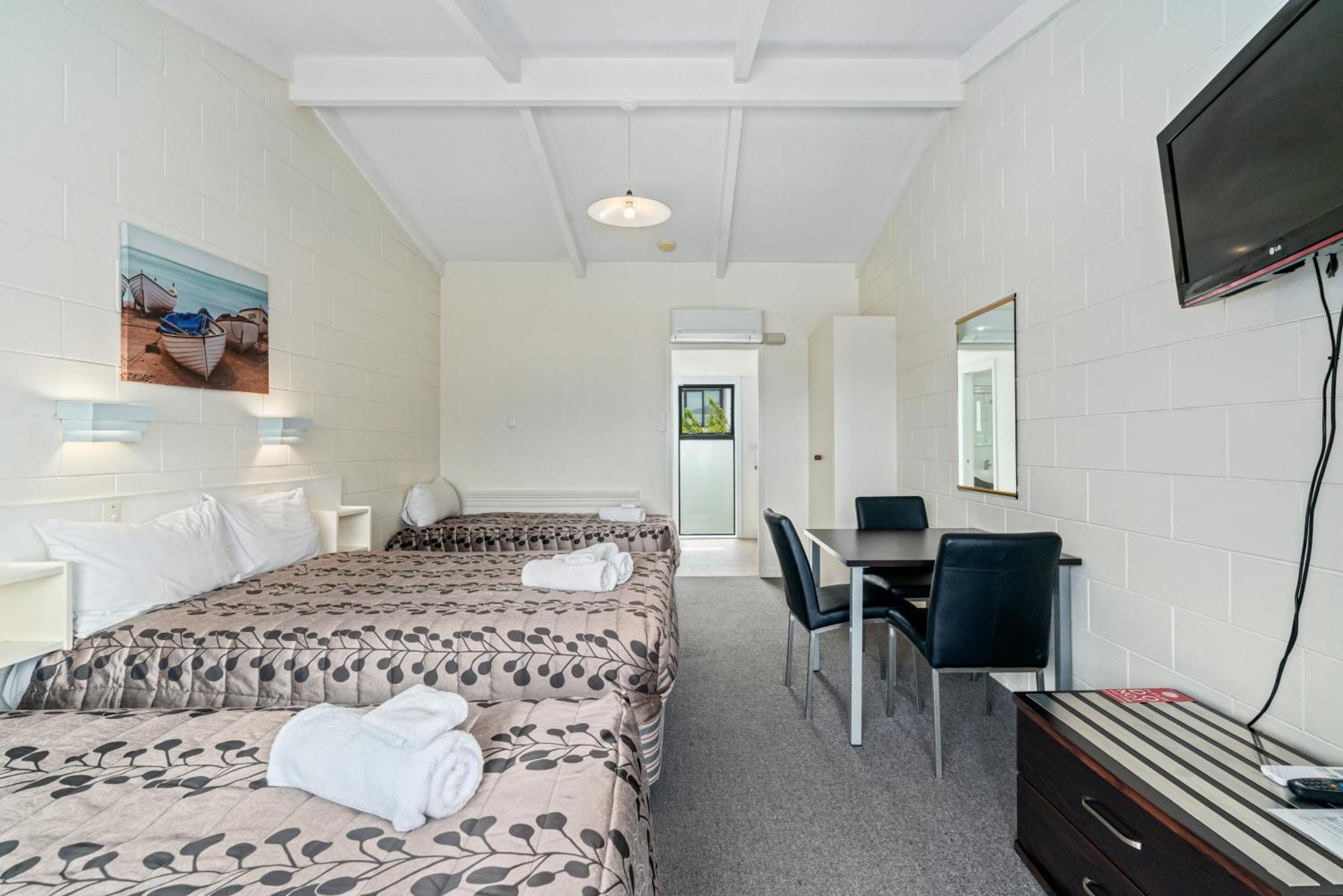 Queenstown Motel Apartments (Adults Only) Room photo
